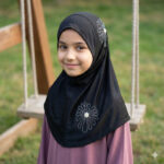 H480 1PC SMALL IRIDESCENT STONE AND PEARL AL AMIRA HIJAB