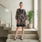 D6574220 BLACK 3/4 SLEEVE BOTANICAL PRINT SPLIT NECK LOOSE MINI DRESS